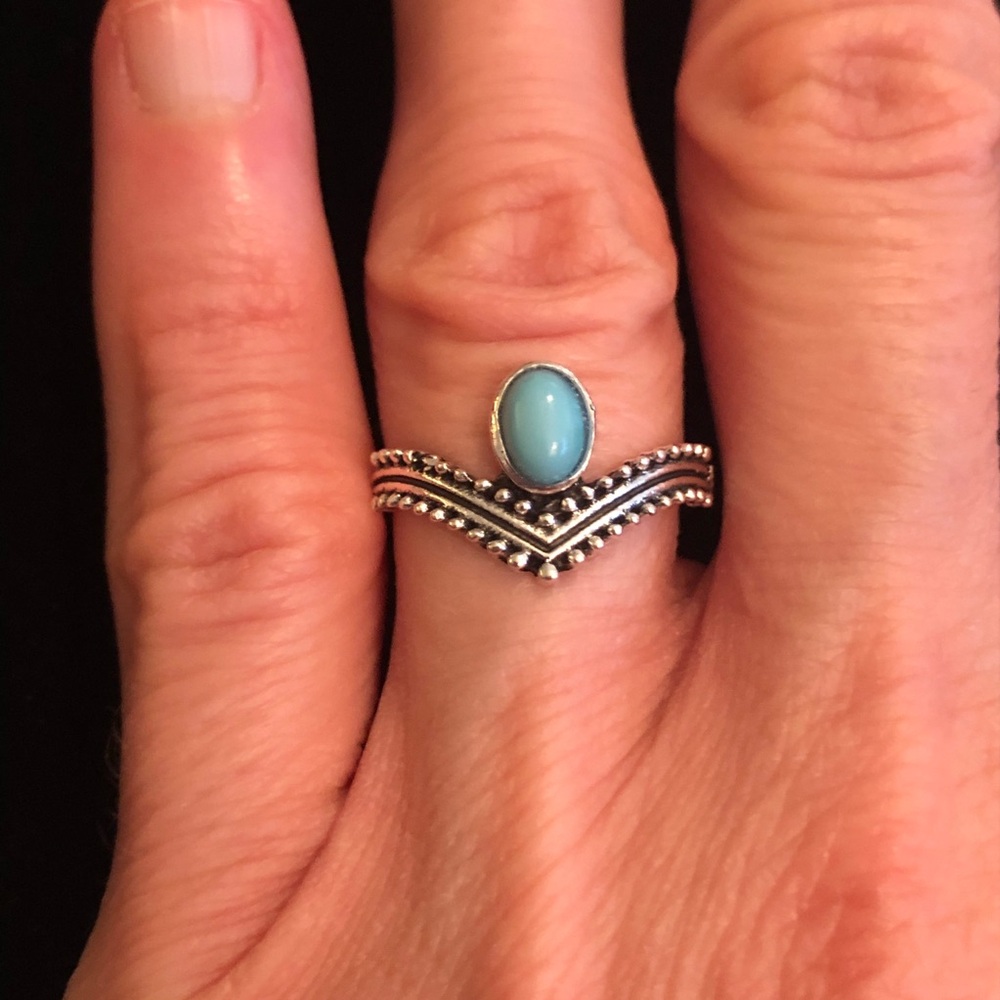 Jewelry - Elegant Silver Tone and Blue Stone Ring